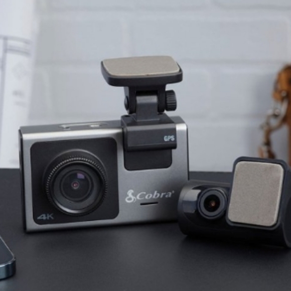 Cobra SC400D Smart Dash Cam - Picture 10 of 11